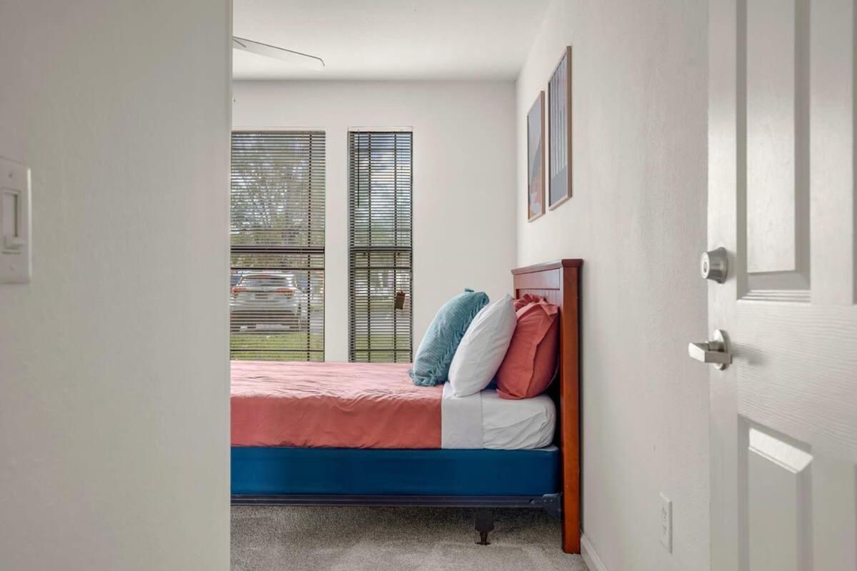 Budget Friendly Sleeps 8 Discounts Available Tampa Exterior photo